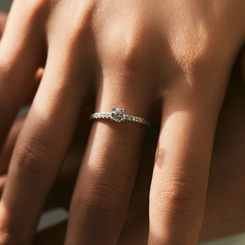 Women's Silver Solitaire Moissanite Pure Light Ring